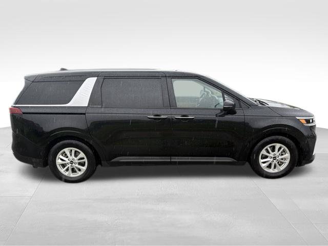 Used 2022 Kia Carnival LX FWD image 2