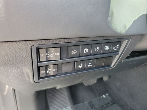Used 2024 Toyota Tundra Platinum AWD/4WD image 29