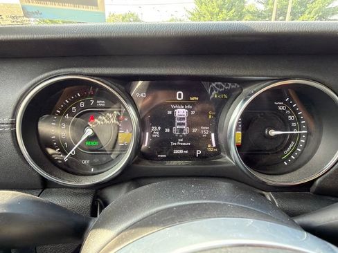 Used 2023 Jeep Wrangler Unlimited Sahara w/ Cold Weather Group AWD/4WD image 14