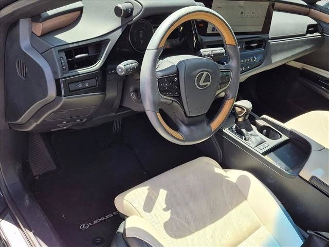 Used 2025 Lexus ES 300h w/ Technology Package FWD image 4