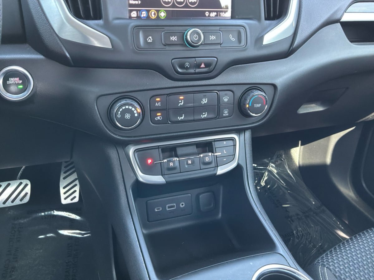 Used 2022 GMC Terrain SLE FWD image 16