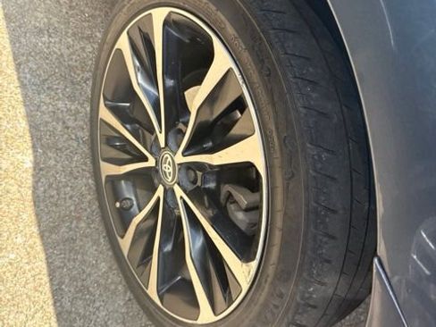 Used 2018 Toyota Corolla XSE FWD image 10
