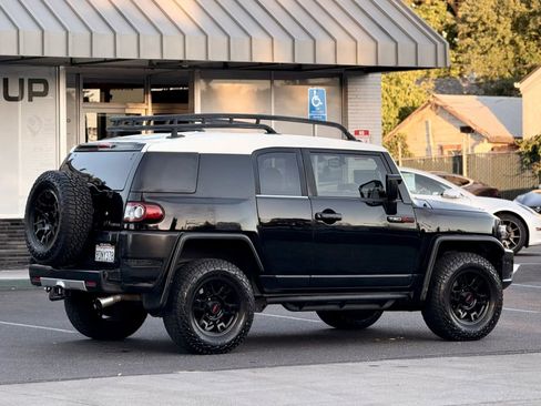 Used 2012 Toyota FJ Cruiser 4WD w/ Convenience Pkg image 8