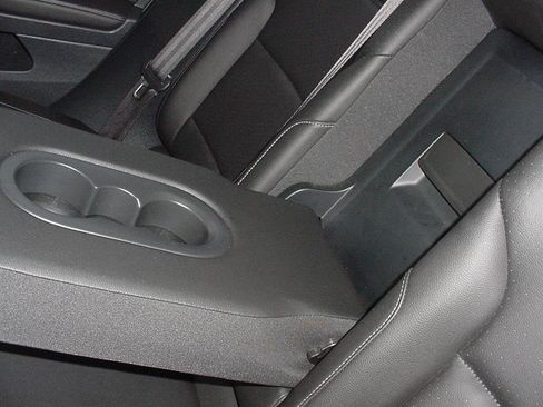 Used 2017 Volkswagen Golf Wolfsburg Edition image 36