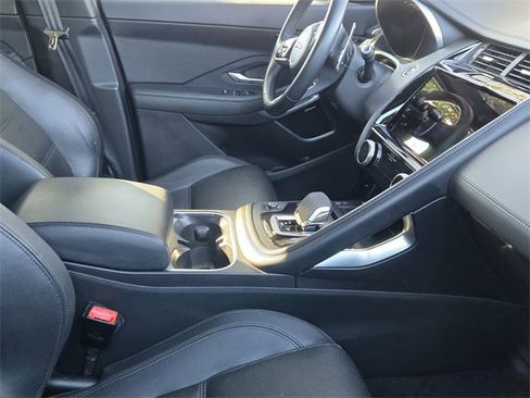 Used 2021 Jaguar E-PACE SE image 12