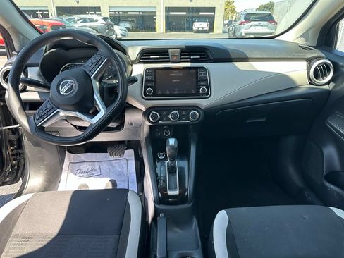 Used 2021 Nissan Versa SV FWD image 8