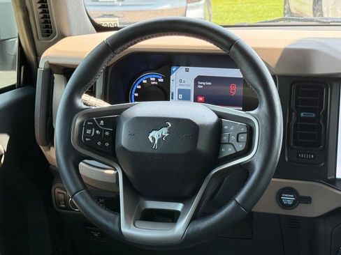 Used 2023 Ford Bronco Wildtrak image 7