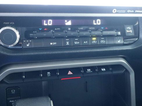 Used 2022 Toyota Tundra SR5 w/ SR5 Premium Package RWD image 21