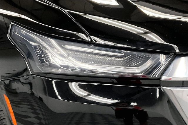 Used 2023 Chevrolet Traverse High Country FWD image 35