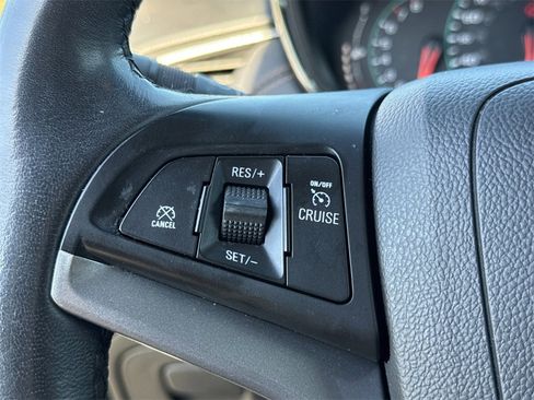 Used 2022 Chevrolet Trax LT w/ LT Convenience Package image 36