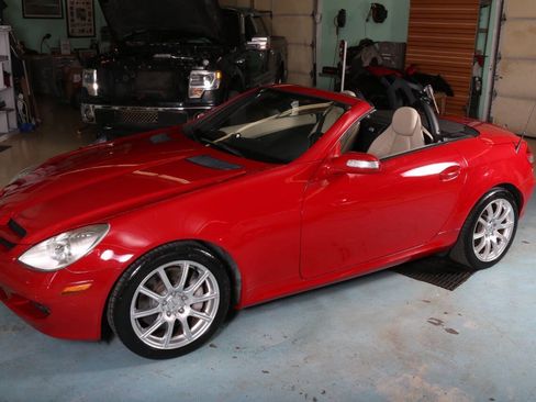 Used 2005 Mercedes-Benz SLK 350 w/ Entertainment Pkg image 38