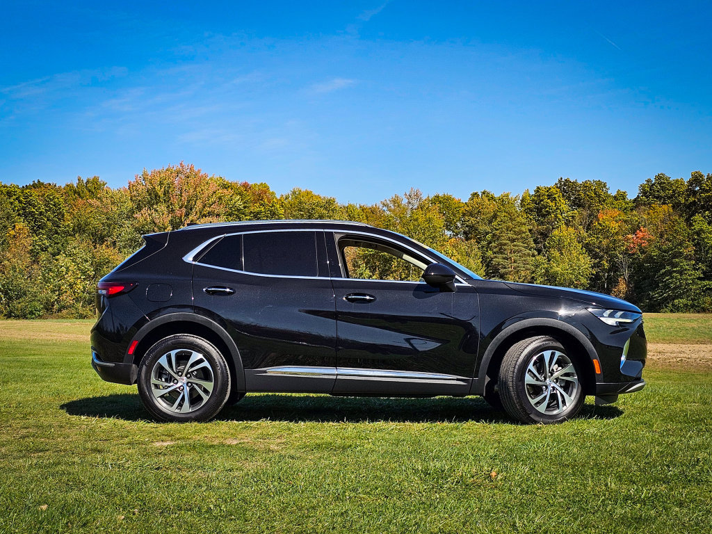 Used 2022 Buick Envision Essence w/ Safety Package FWD image 3