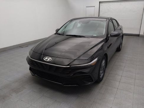 Used 2024 Hyundai Elantra Blue FWD image 15