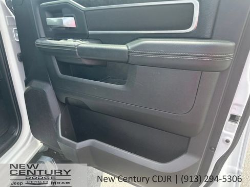 Used 2024 RAM 2500 Big Horn AWD/4WD image 15