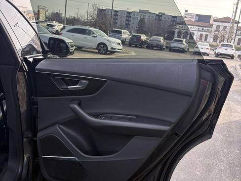 Used 2021 Audi Q8 Prestige w/ Prestige Package image 22