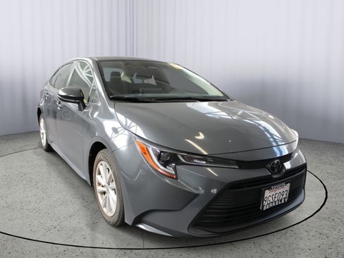 Used 2023 Toyota Corolla LE w/ LE Convenience Package FWD image 1