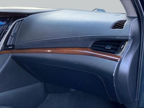 Used 2020 Cadillac Escalade Premium Luxury RWD image 19