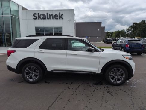 Certified 2023 Ford Explorer XLT w/ Equipment Group 202A AWD/4WD image 8