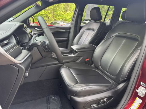 Used 2025 Jeep Grand Cherokee Limited w/ Black Appearance Package AWD/4WD image 5