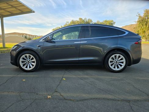 Used 2019 Tesla Model X Long Range image 5