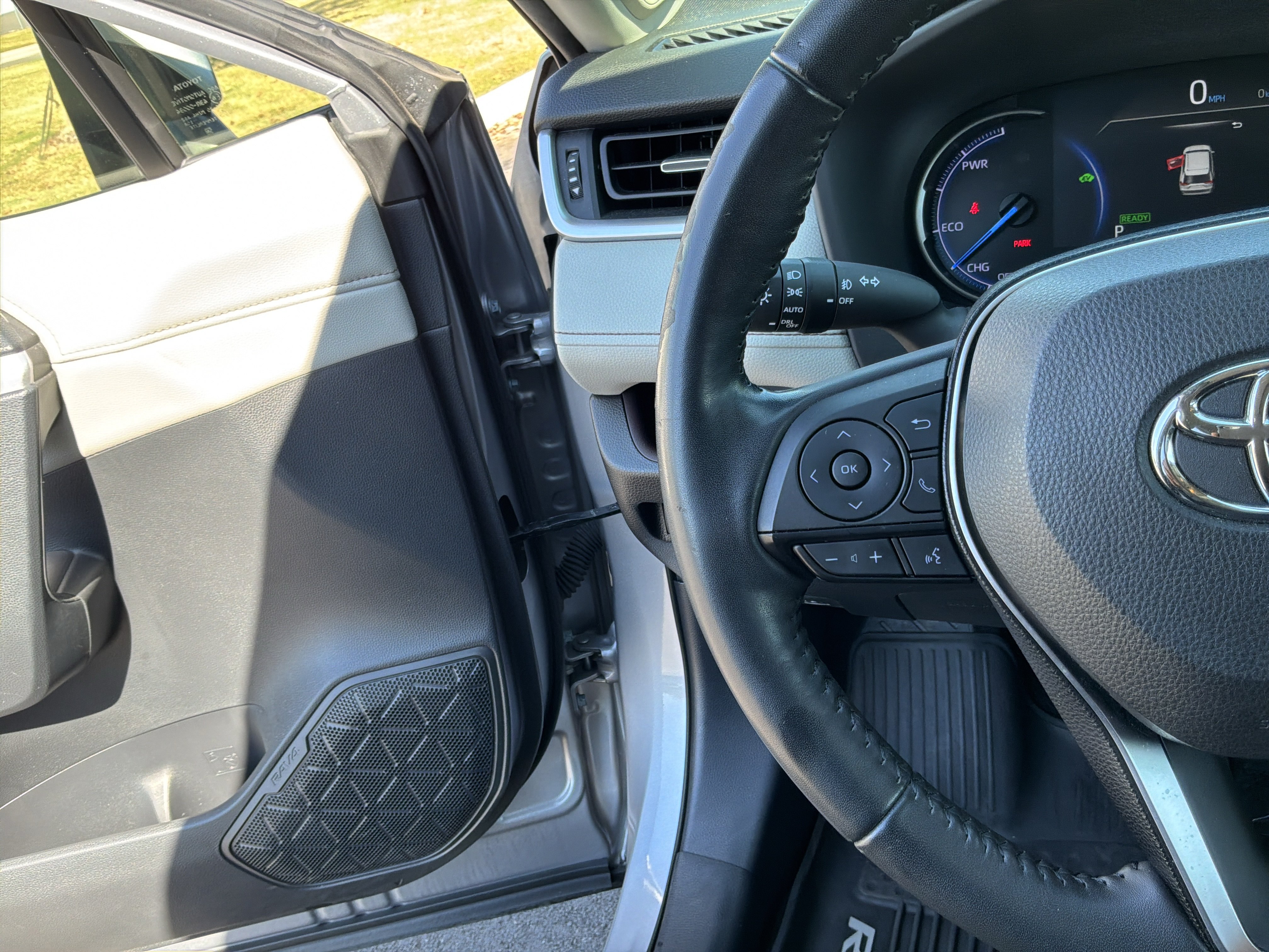Used 2019 Toyota RAV4 Limited AWD/4WD image 19