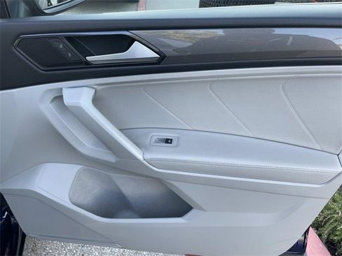 Used 2022 Volkswagen Tiguan SE image 25