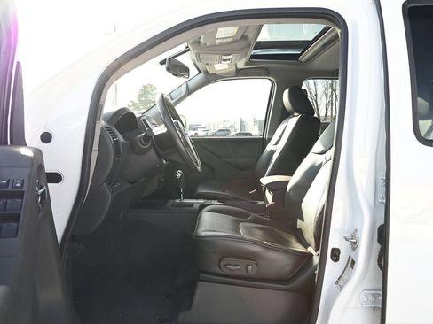 Used 2019 Nissan Frontier PRO-4X image 16