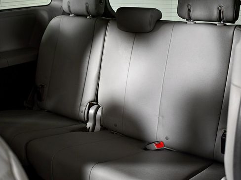 Used 2015 Toyota Sienna XLE image 33