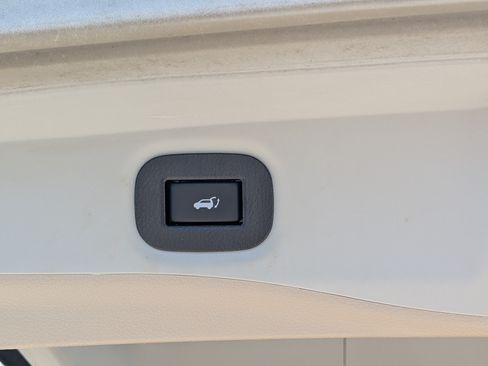 Used 2020 Nissan Rogue SV FWD image 13