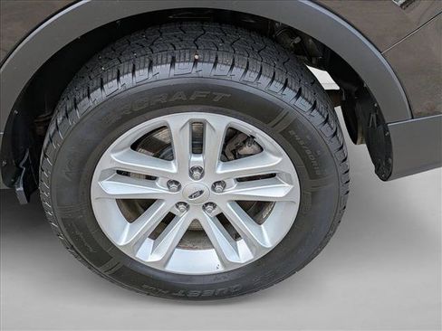 Used 2014 Ford Explorer XLT AWD/4WD image 25
