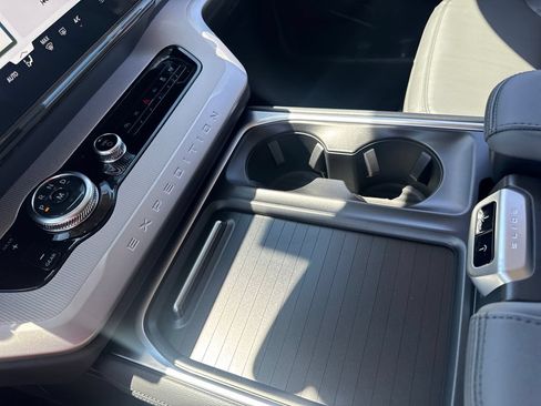 New 2026 Ford Expedition Active RWD image 19