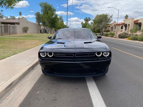Used 2016 Dodge Challenger SXT image 7