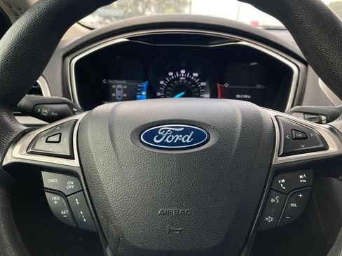 Used 2020 Ford Fusion SE FWD image 15