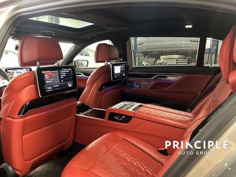Used 2021 BMW M760i xDrive image 27