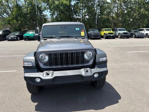 Used 2025 Jeep Wrangler Unlimited Sport AWD/4WD image 2