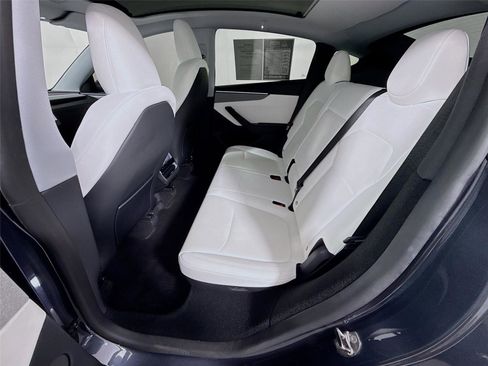 Used 2026 Tesla Model Y Long Range AWD/4WD image 17