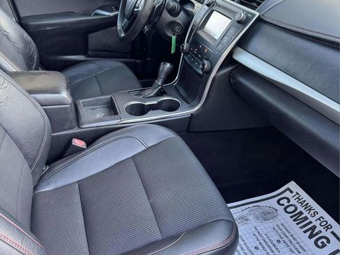 Used 2017 Toyota Camry SE image 12