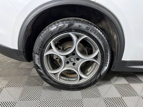 Used 2023 Alfa Romeo Stelvio Sprint image 12