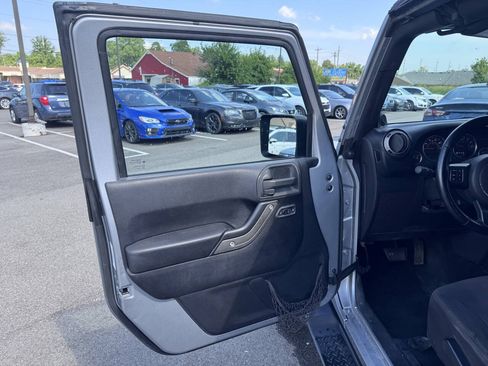 Used 2013 Jeep Wrangler Unlimited Sport AWD/4WD image 10