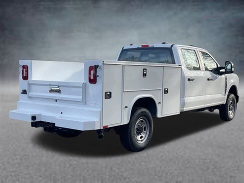 New 2026 Ford F250 XL w/ XL Chrome Package image 3