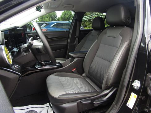 Used 2025 Chevrolet Trax LT w/ Driver Confidence Package FWD image 12