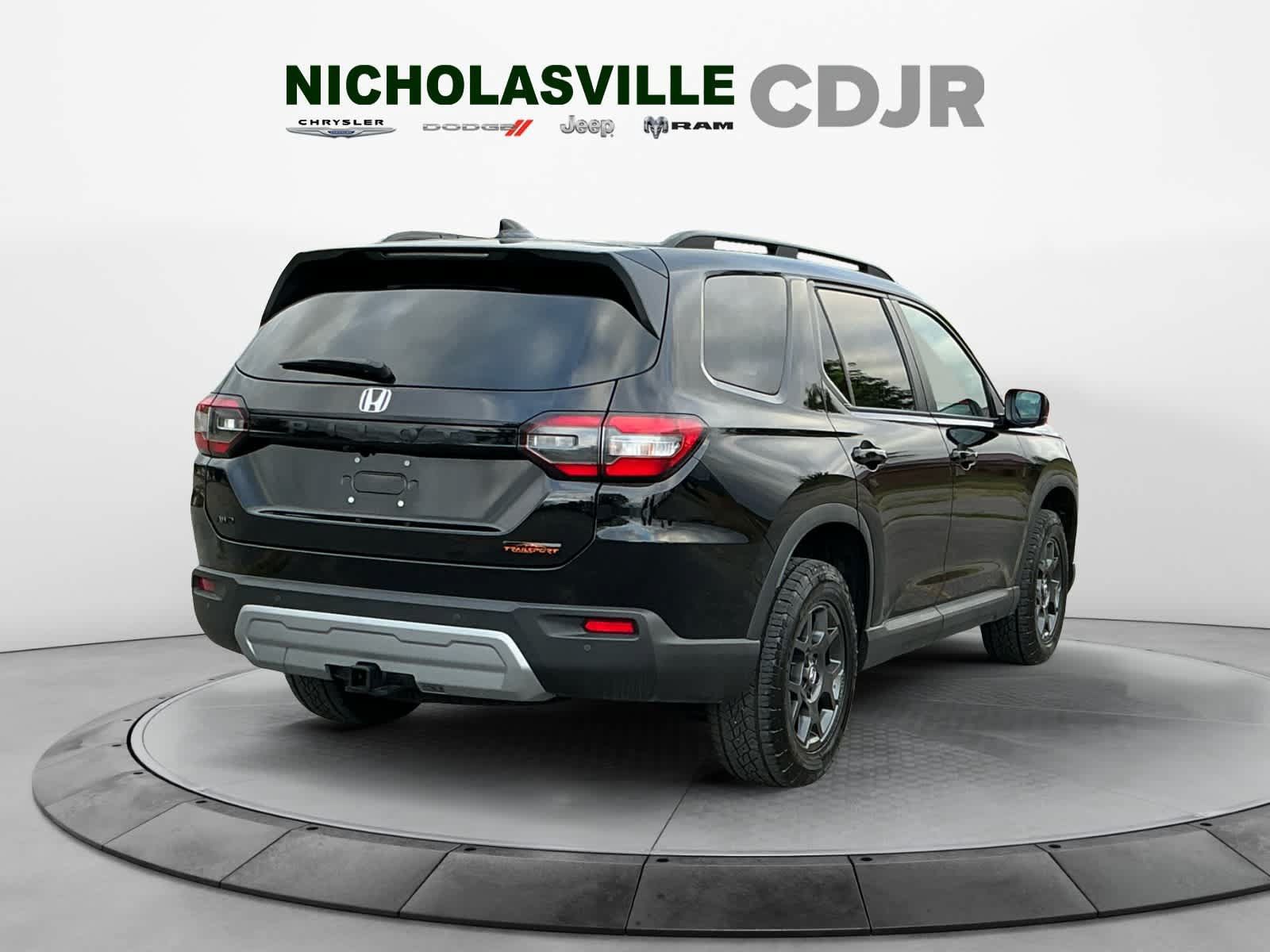 Used 2025 Honda Pilot TrailSport image 5