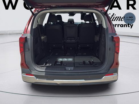 Used 2025 Kia Carnival SX FWD image 10