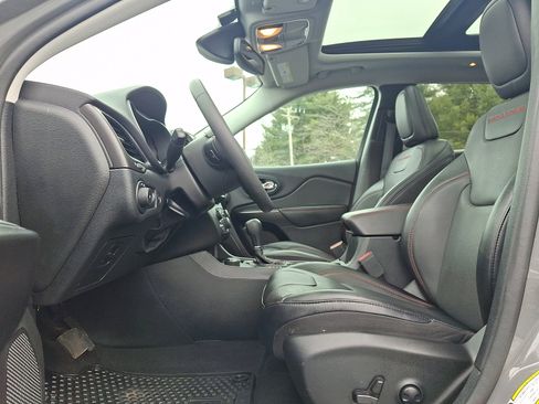 Certified 2022 Jeep Cherokee Trailhawk w/ Sun, Sound & Nav Group image 13