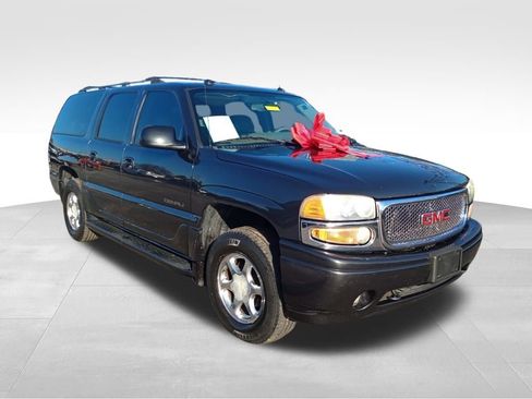 Used 2004 GMC Yukon XL Denali image 3