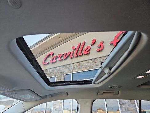 Used 2018 Chevrolet Traverse LT image 23