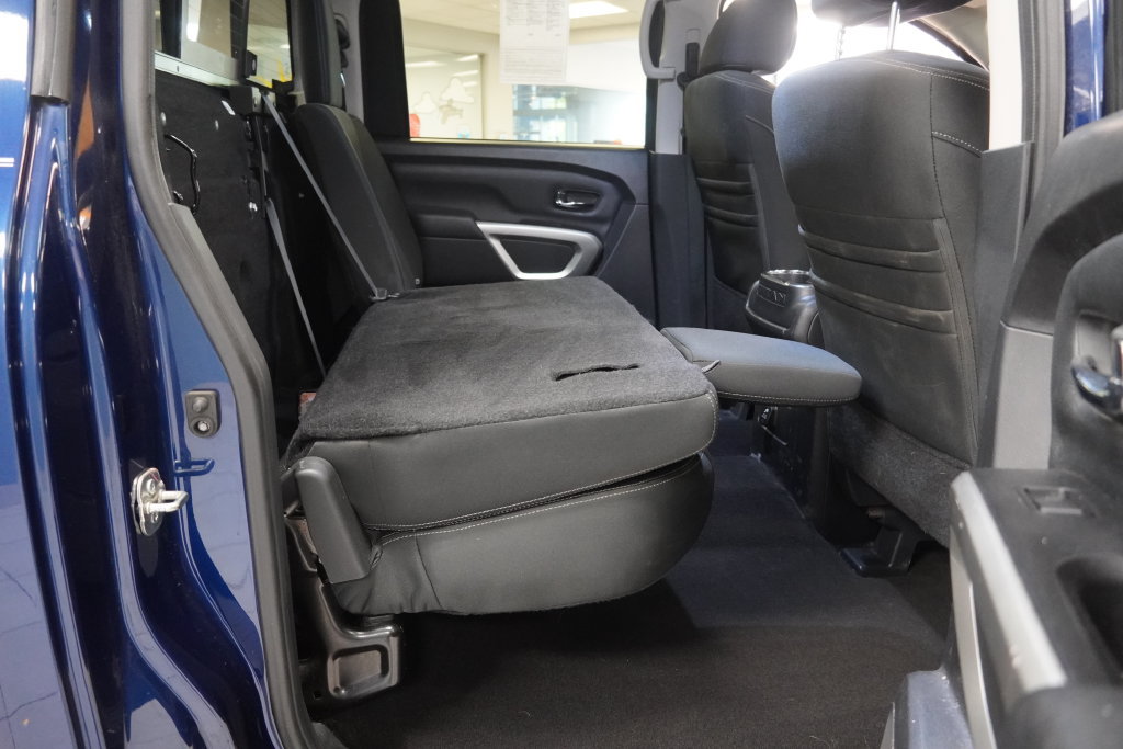 Used 2018 Nissan Titan SV w/ SV Convenience Package AWD/4WD image 34