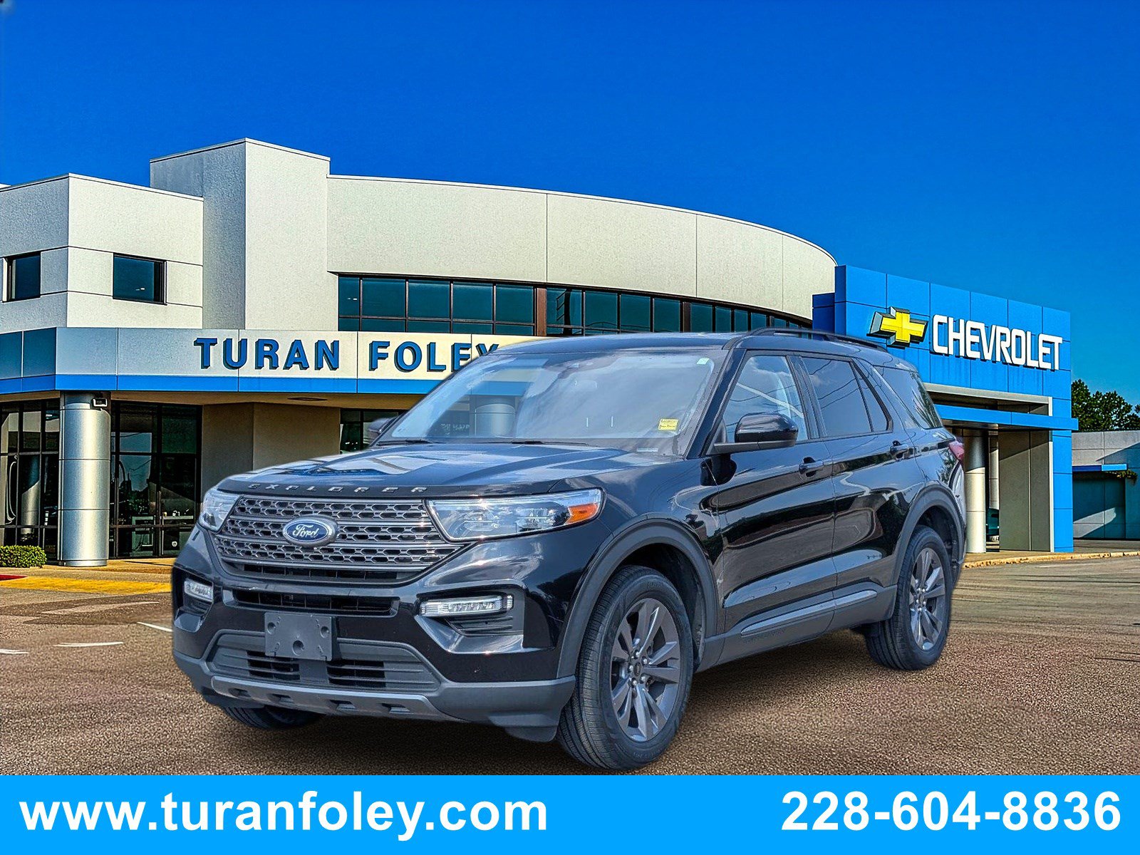 Used 2024 Ford Explorer XLT w/ Equipment Group 202A AWD/4WD image 1