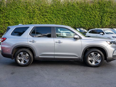 Used 2023 Honda Pilot EX-L image 4