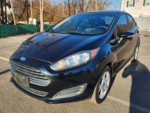 Used 2016 Ford Fiesta SE image 1